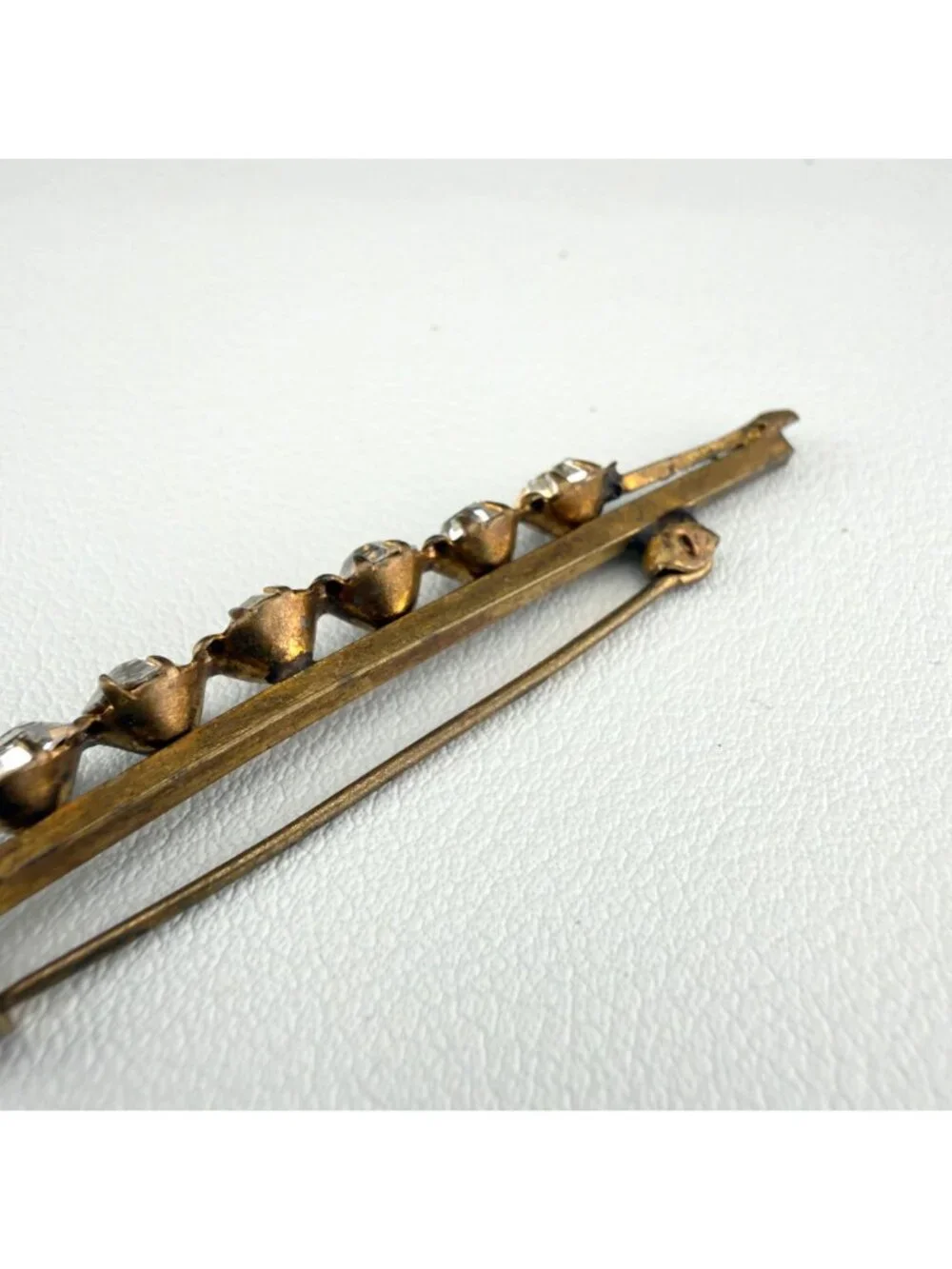 Vintage Victorian Paste Stone Bar Brooch Gold Tone Prong Set Arrows